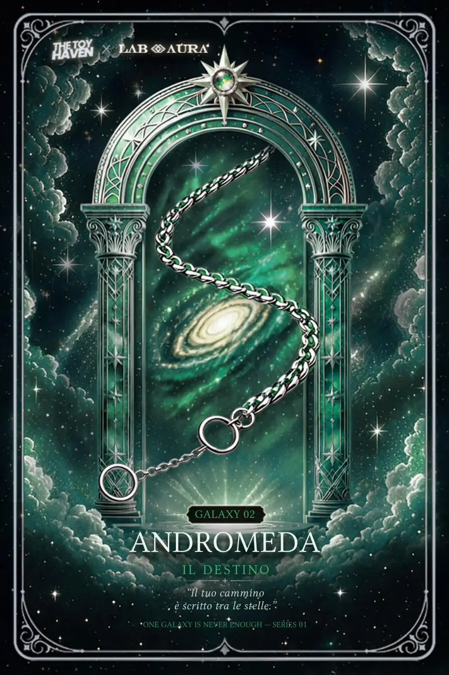Card ufficiale Galaxy 02 Andromeda – Il Destino: portale celeste smeraldo e argento con bracciale sospeso su una galassia verde.
